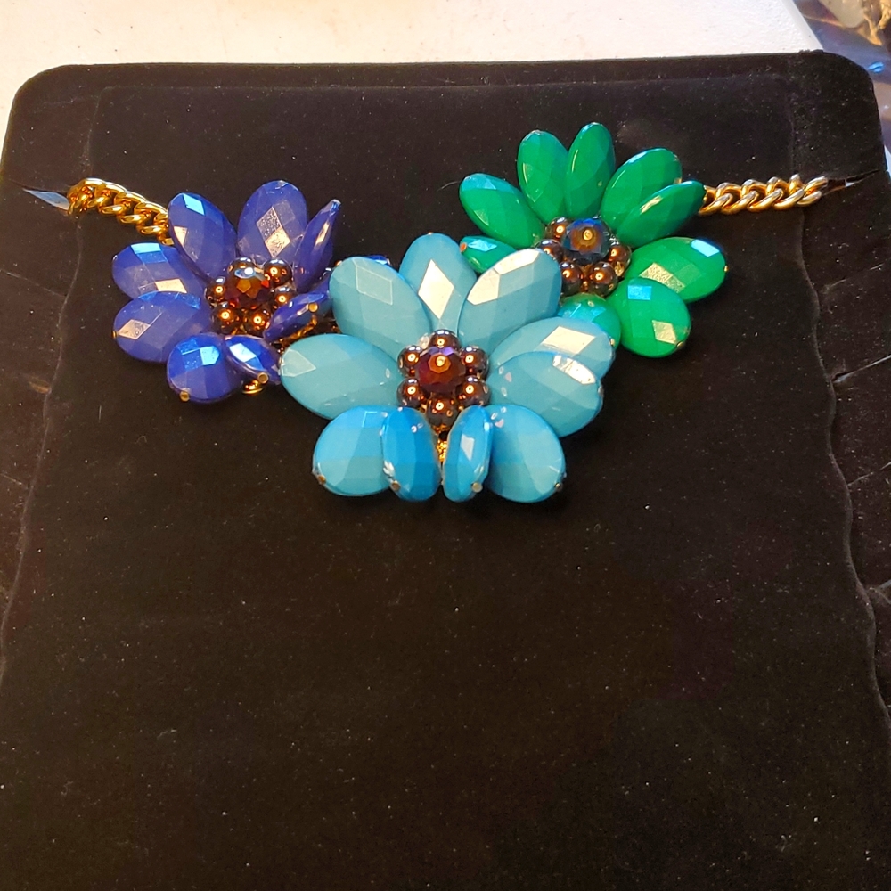 Statement necklace